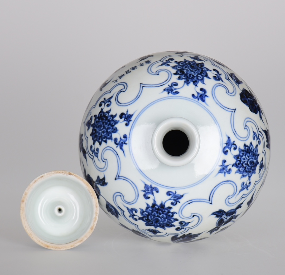 Ming Xuande blue and white plum vase with entwined branches and peony pattern - Image 8 of 9