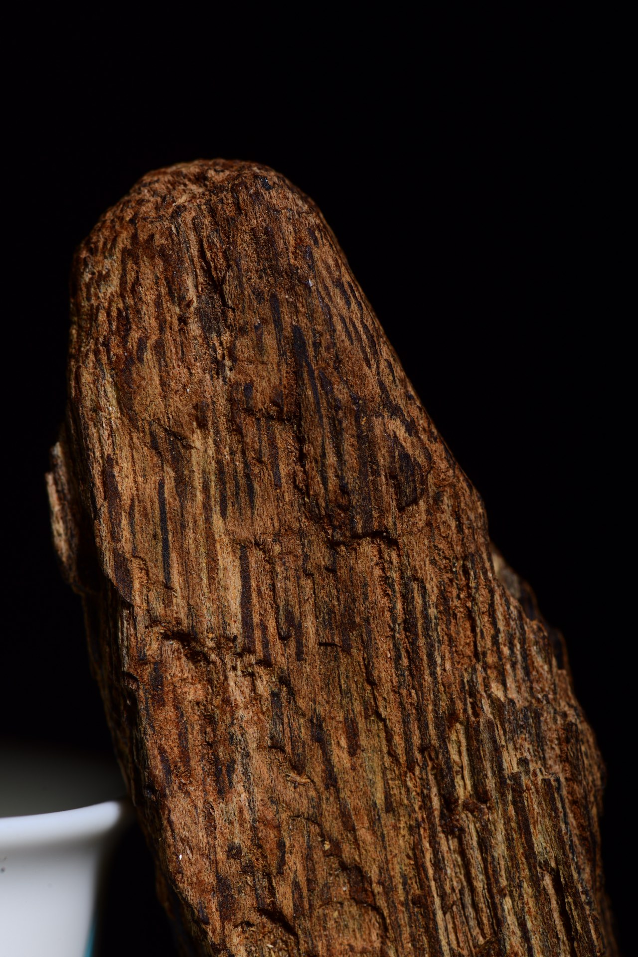 Old material red earth agarwood - Bild 4 aus 9