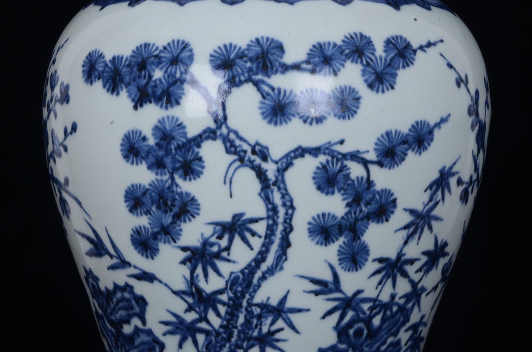 Ming dynasty blue and white plum vase with pine, bamboo and plum patterns - Image 7 of 9