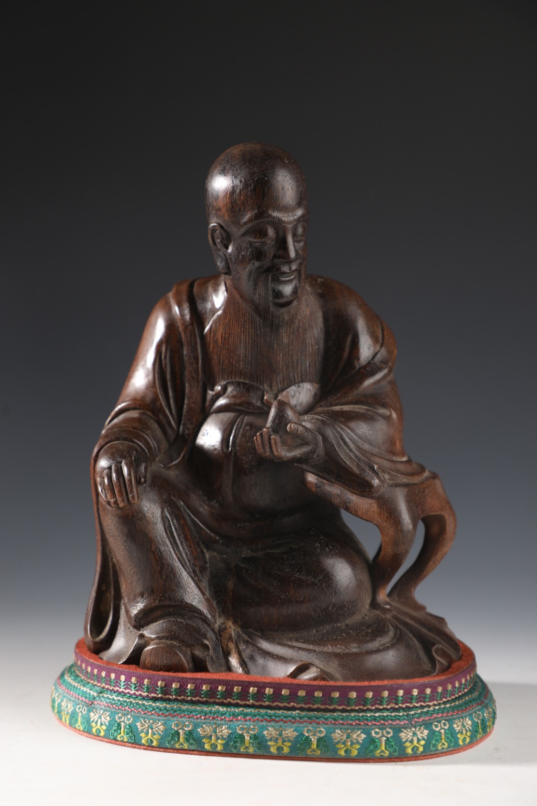 Qing Dynasty: Precious sunk old agarwood medicine fairy seated statue - Image 2 of 9