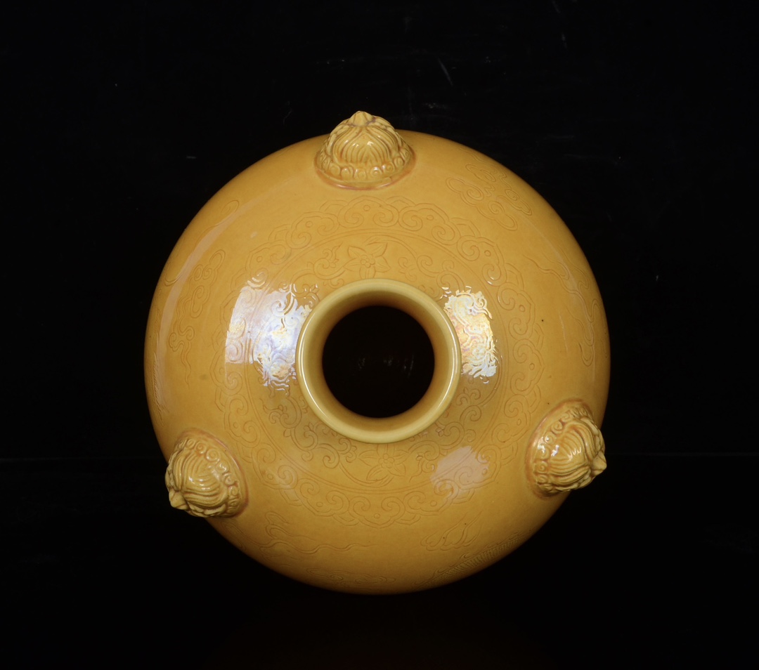 Kangxi yellow glaze plum vase with double dragon pattern carved in the Qing Dynasty - Image 8 of 9