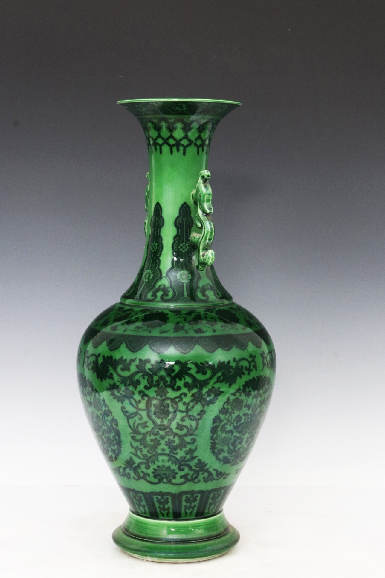 Green-glazed ink-color lotus double-dragon-ear vase made during the Qianlong period of the Qing Dyna - Image 4 of 9