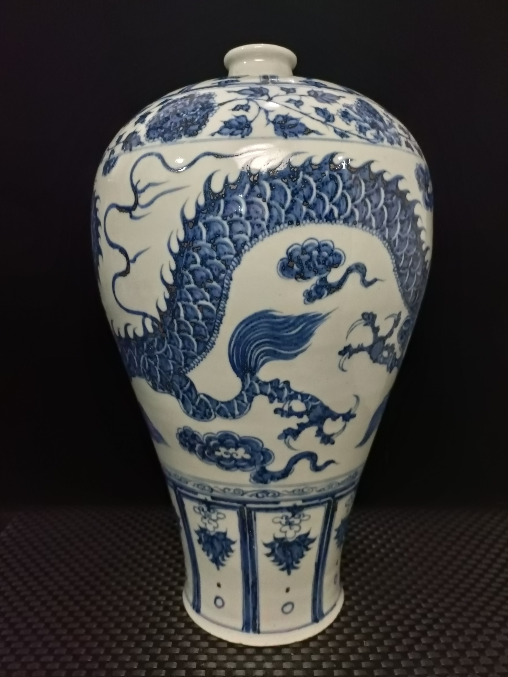 Ming dynasty blue and white plum vase with dragon pattern - Image 2 of 9