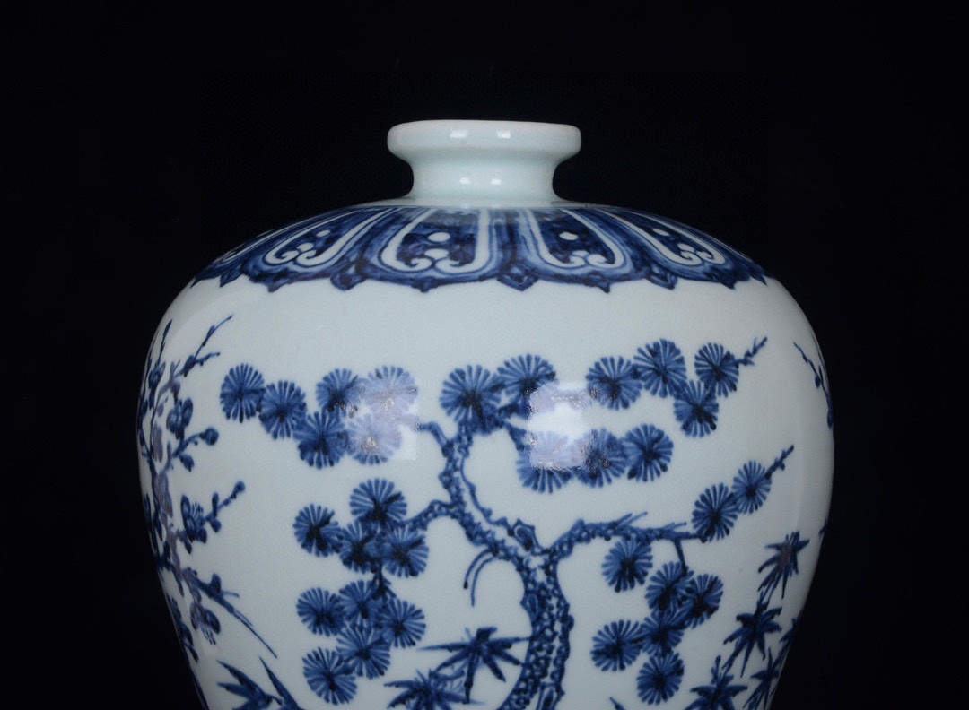 Ming dynasty blue and white plum vase with pine, bamboo and plum patterns - Image 5 of 9