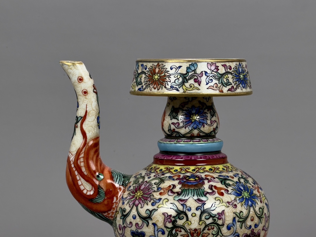 Qing Dynasty Qianlong enamel pot with gold and eight-treasure pattern - Image 2 of 9