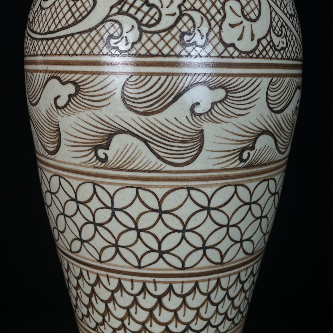 Song Dynasty Cizhou Kiln Seawater Geometric Pattern Plum Vase - Image 2 of 9