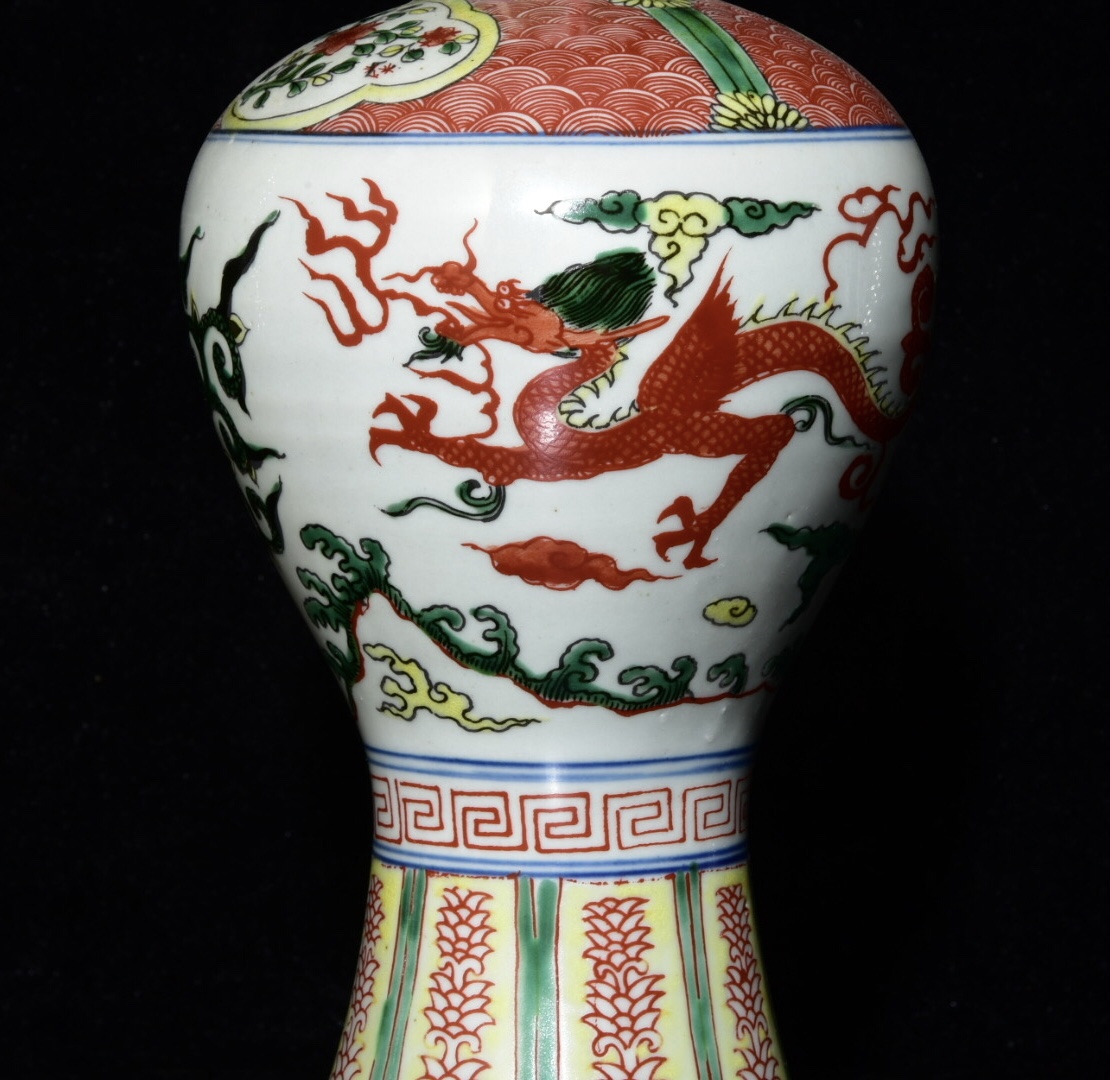 Ming Dynasty Wanli colorful dragon pattern plum vase - Image 5 of 8