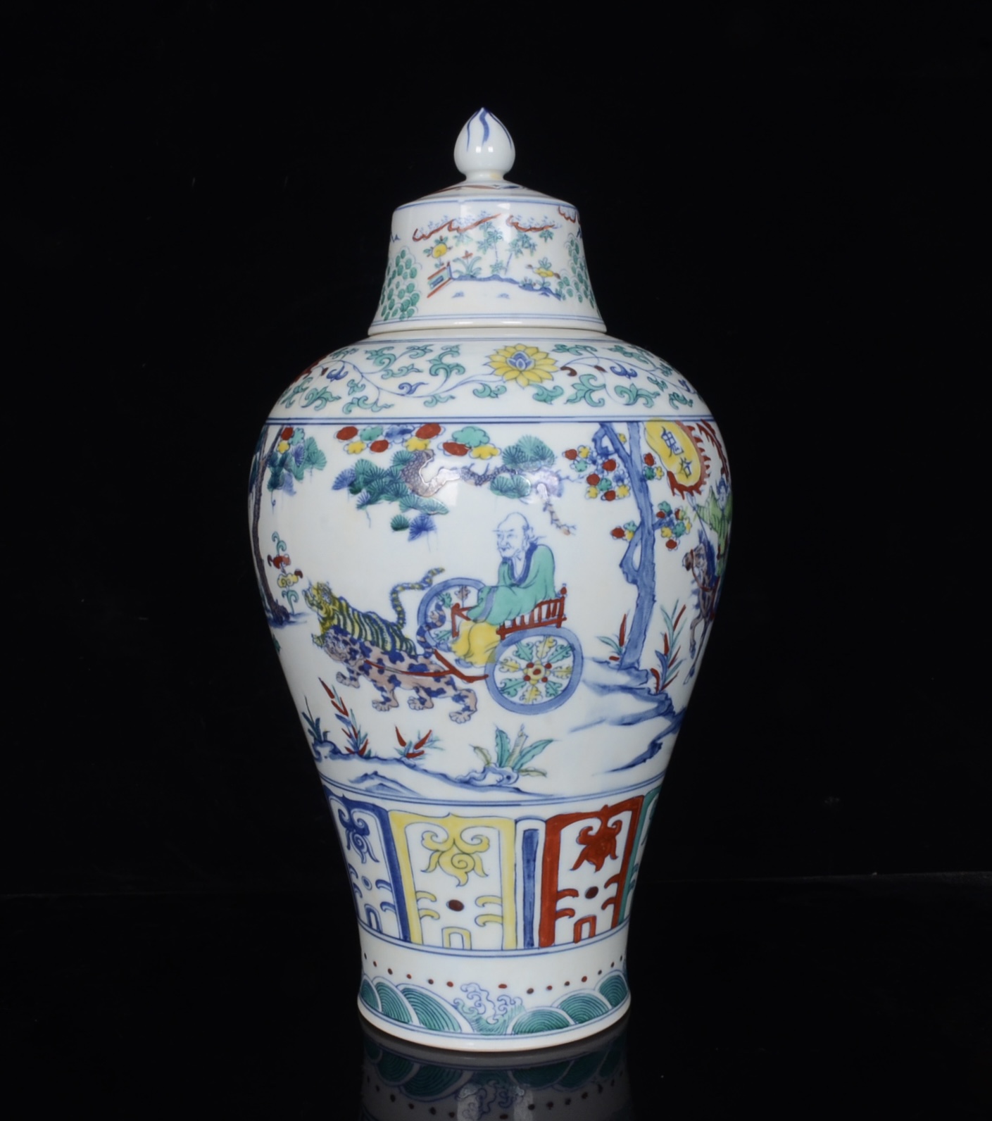 Ming Dynasty A pair of plum vases decorated with the story of Guiguzi¡¯s Descending the Mountain fro - Image 2 of 9