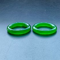 A pair of top-grade dragon stone imperial green bracelets