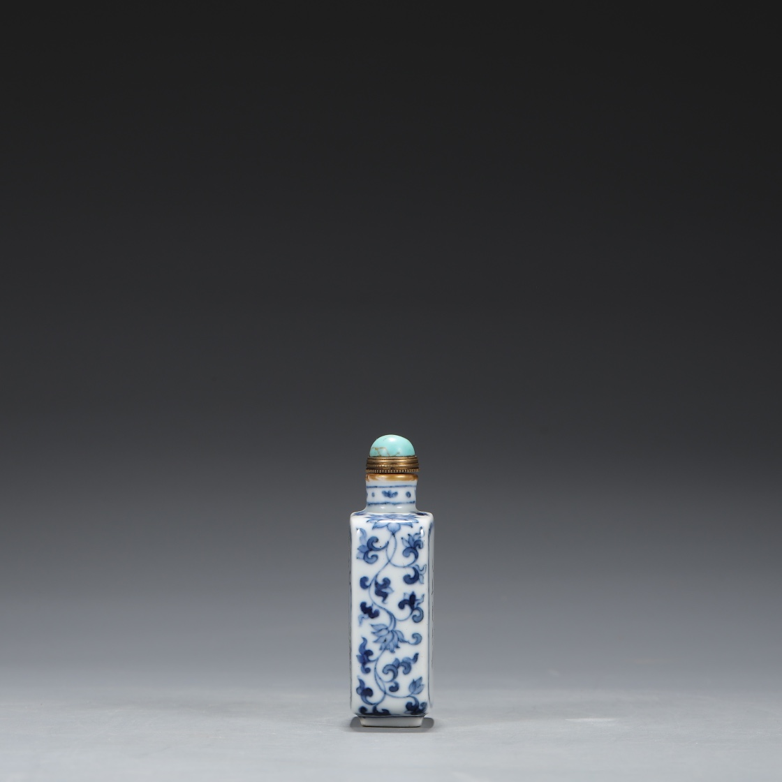 Qing Dynasty Qianlong enamel figure snuff bottle - Image 6 of 9