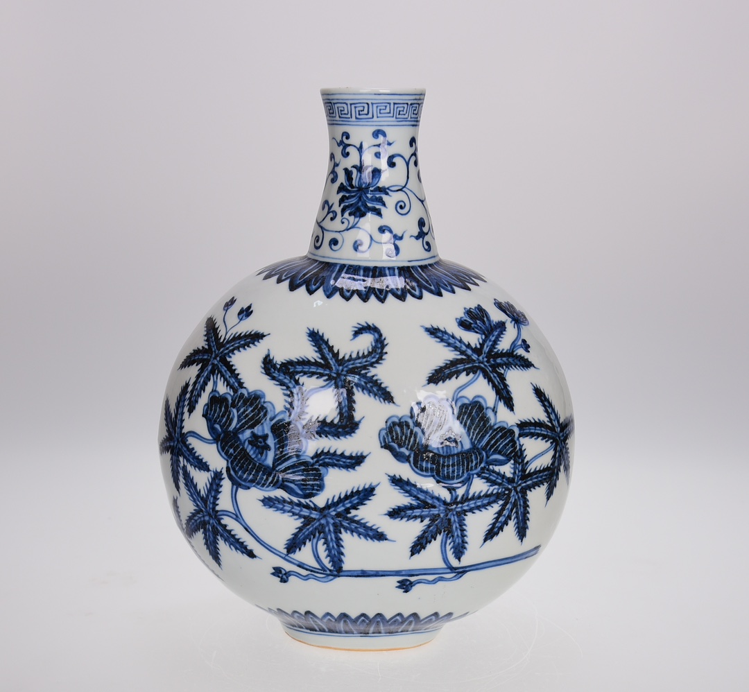 Ming Yongle blue and white okra pattern flat vase - Image 3 of 9