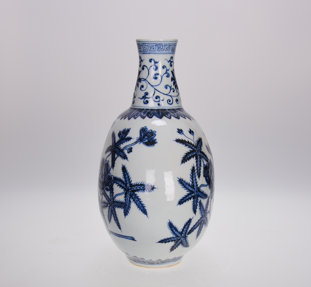 Ming Yongle blue and white okra pattern flat vase - Image 4 of 9