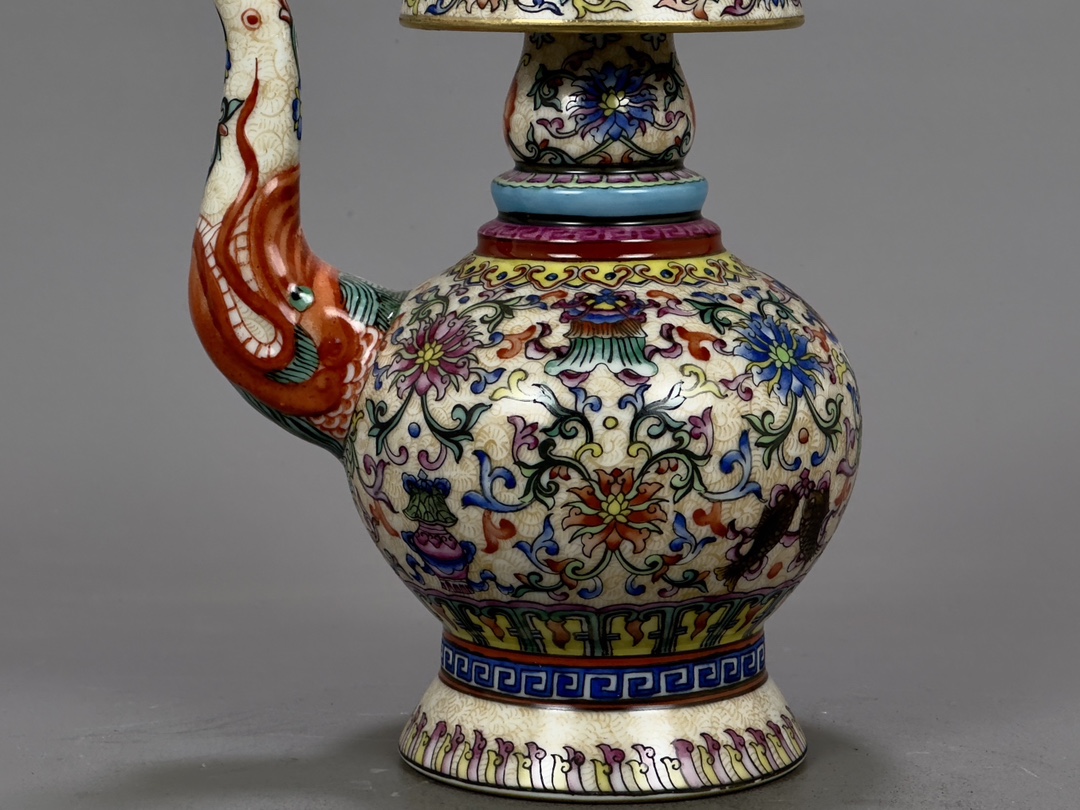 Qing Dynasty Qianlong enamel pot with gold and eight-treasure pattern - Image 3 of 9