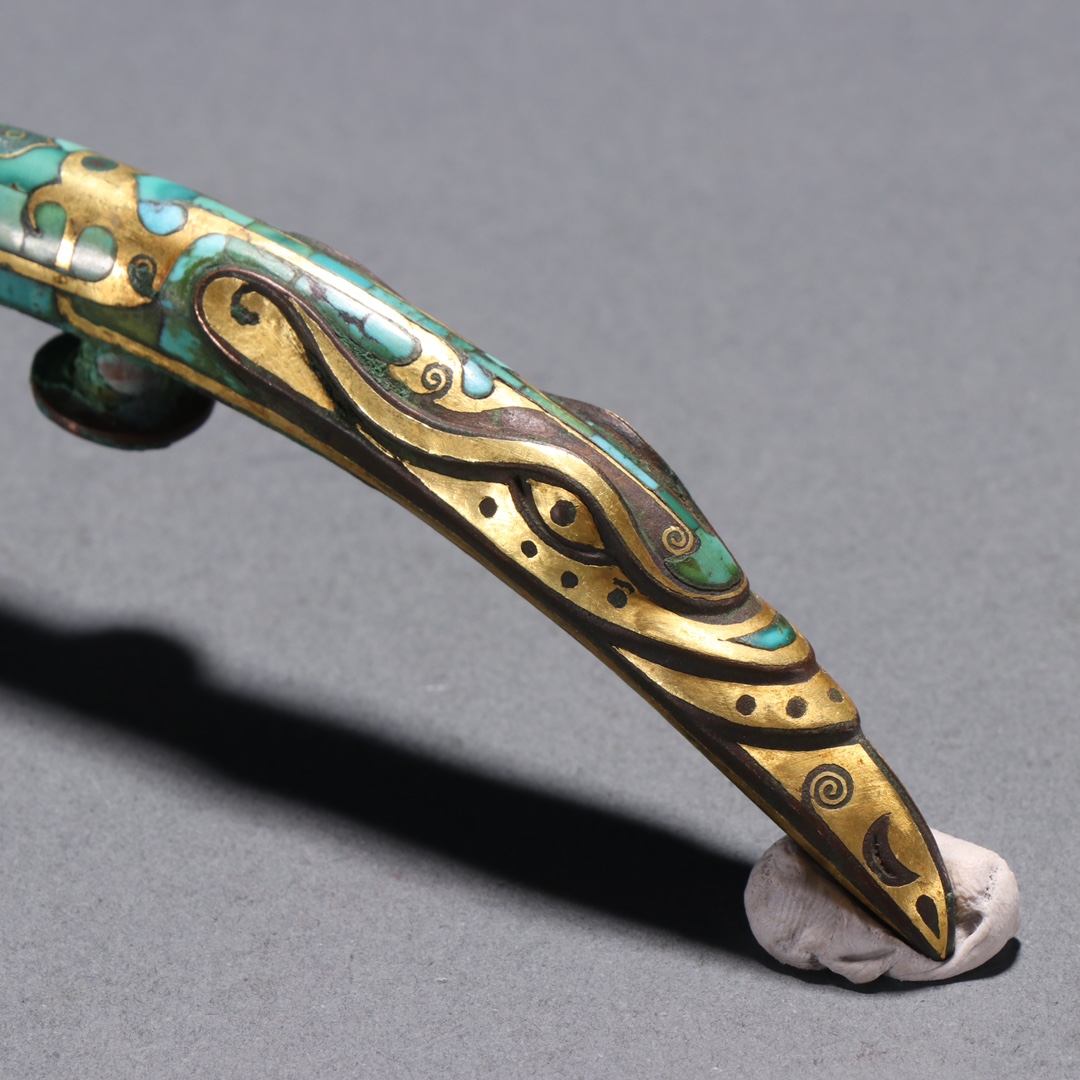 Han Dynasty Bronze with gold and silver inlaid with turquoise dragon hook - Image 2 of 9