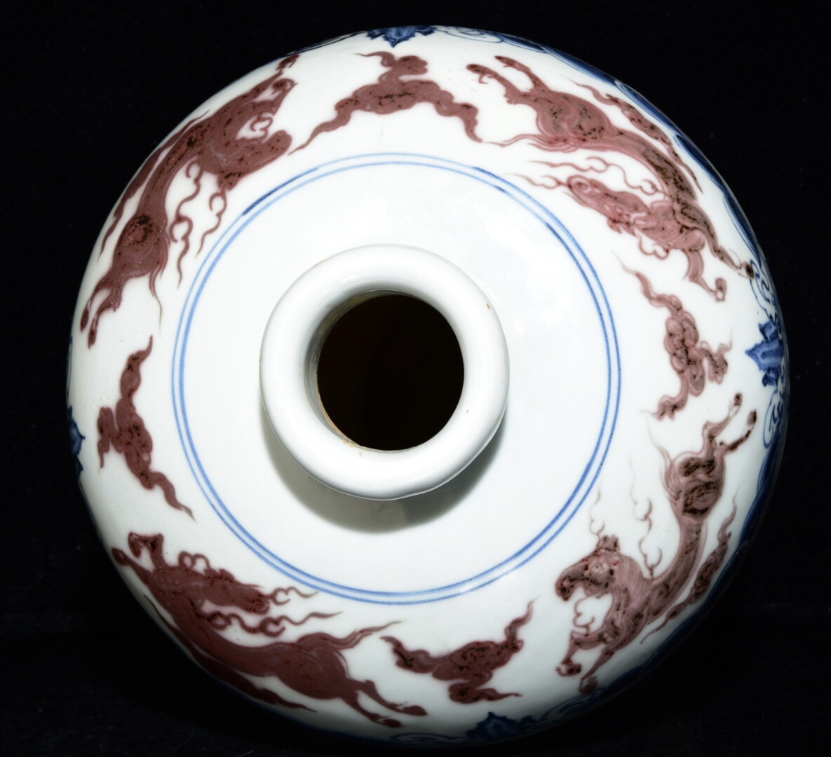 Xuande blue and white underglaze red plum vase with character story pattern in Ming Dynasty - Image 8 of 9