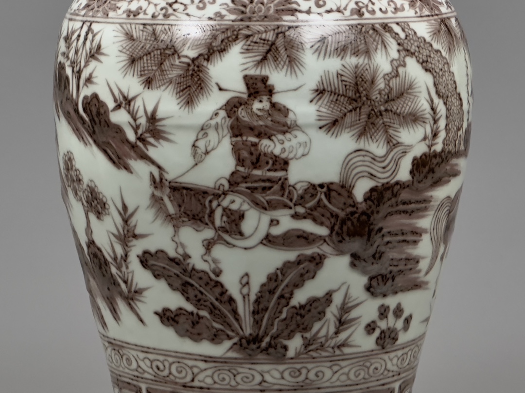 Yuan Dynasty underglaze red plum vase with character story of Xiao He chasing Han Xin under the moon - Image 4 of 9