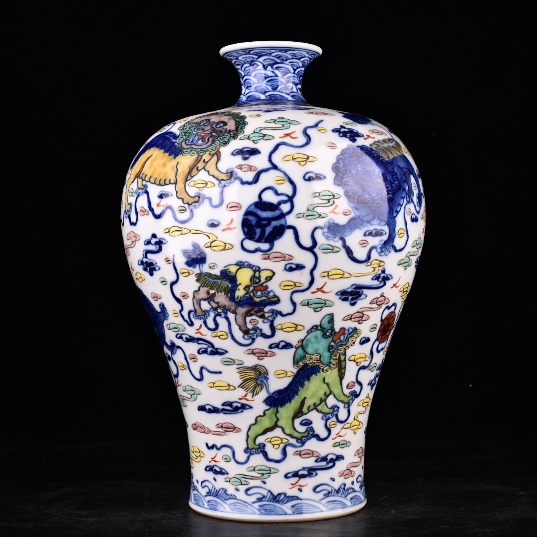 Qing Dynasty Qianlong blue and white embellished lion rolling show ball pattern plum vase - Image 3 of 9