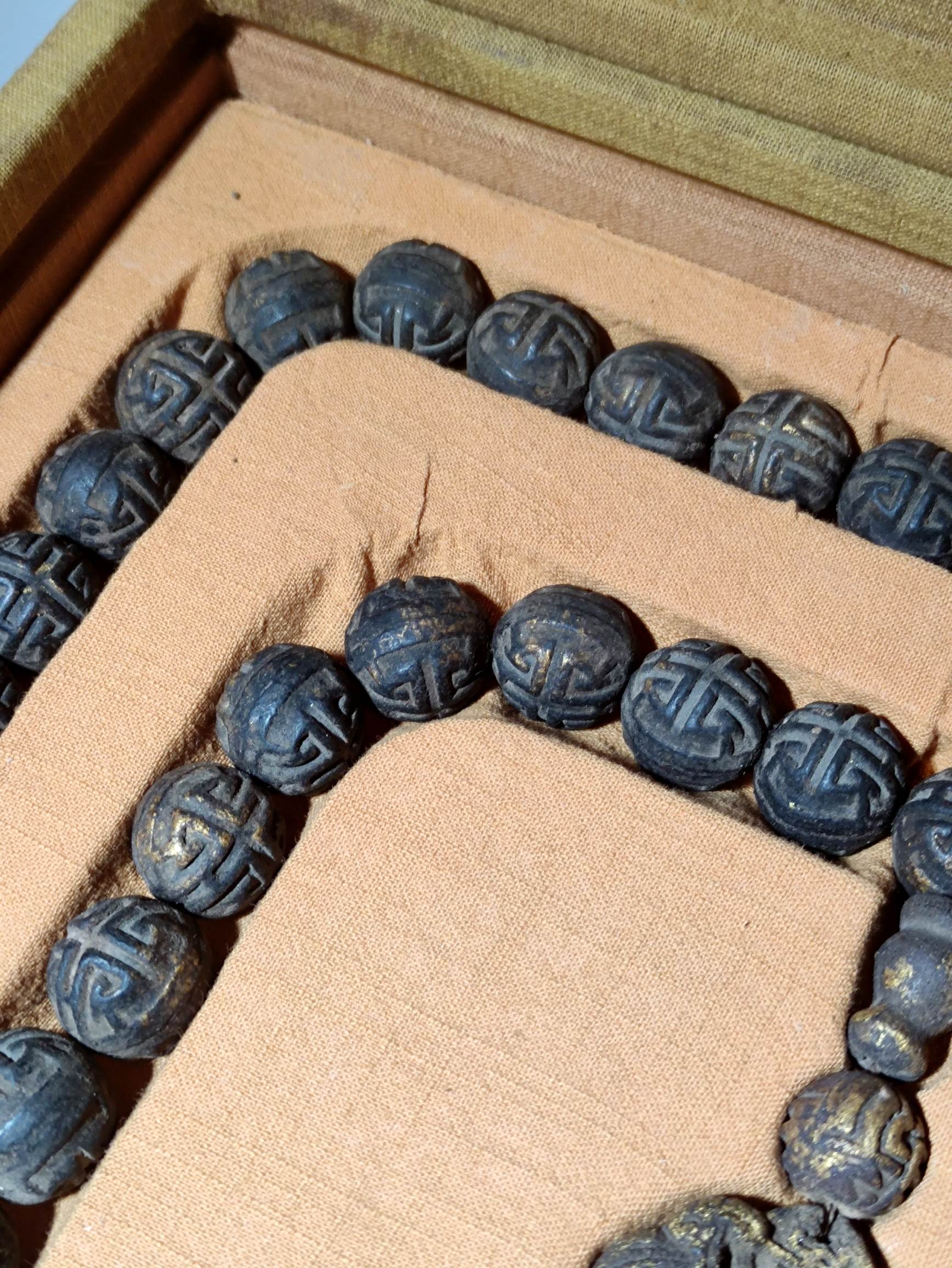 A set of agarwood beads collected by the Qing Palace - Image 6 of 9
