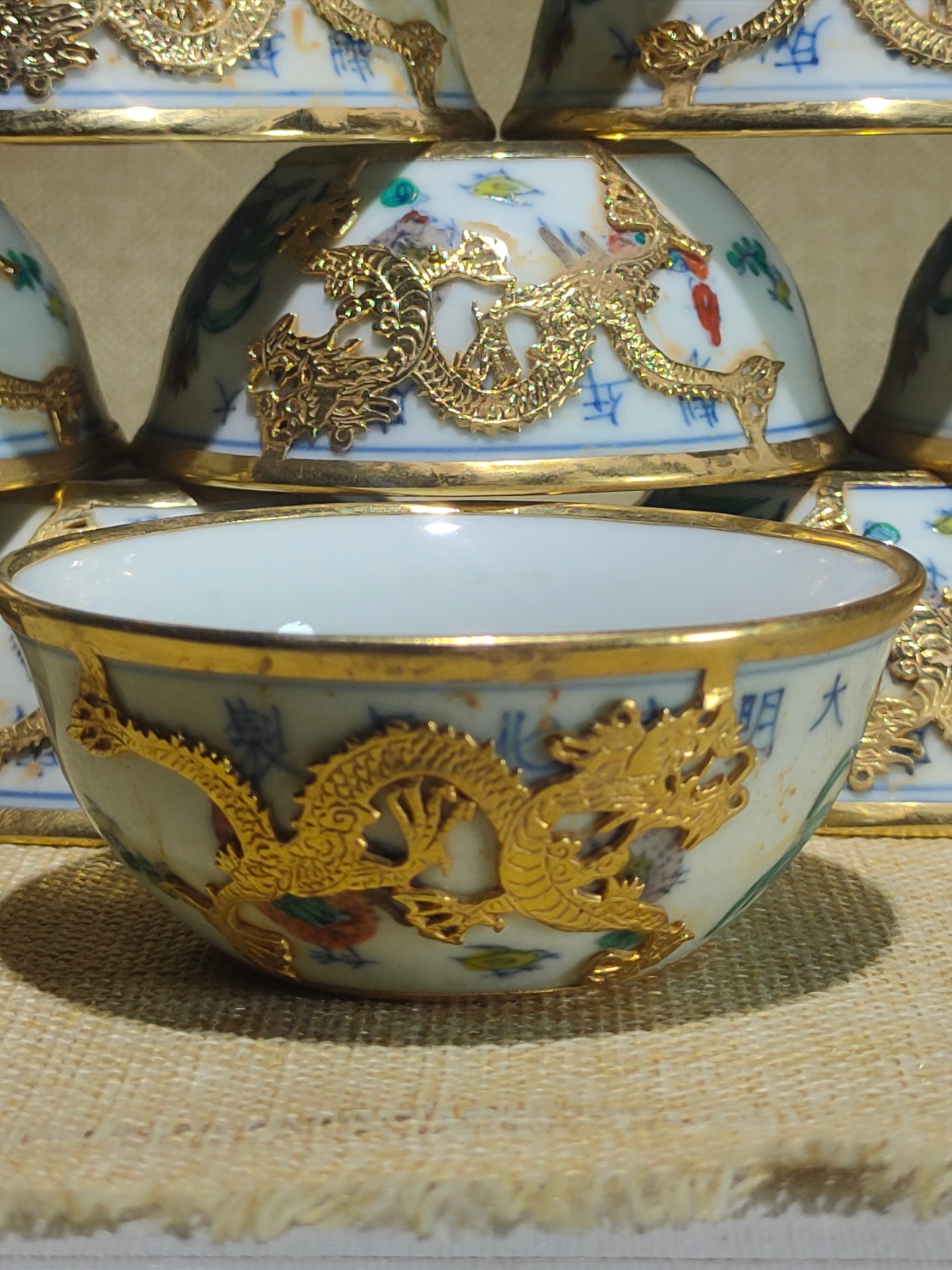 Ming Dynasty Chenghua Dou Color Wrapped Golden Chicken Jar Tea Cup - Image 7 of 9
