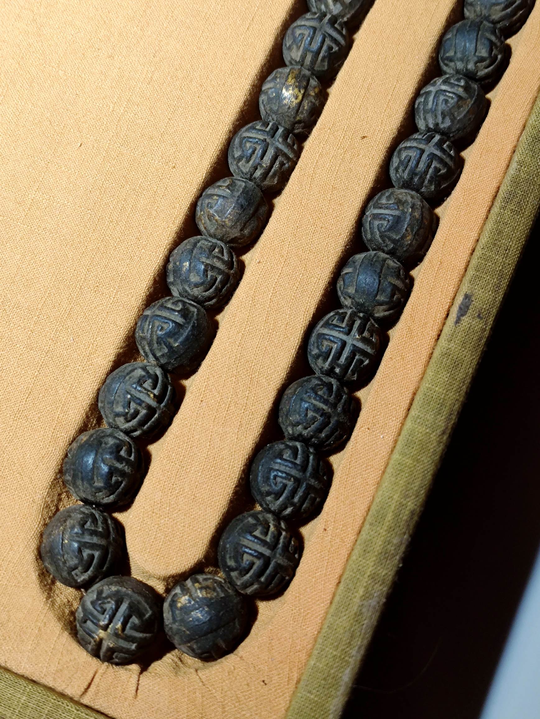 A set of agarwood beads collected by the Qing Palace - Image 4 of 9