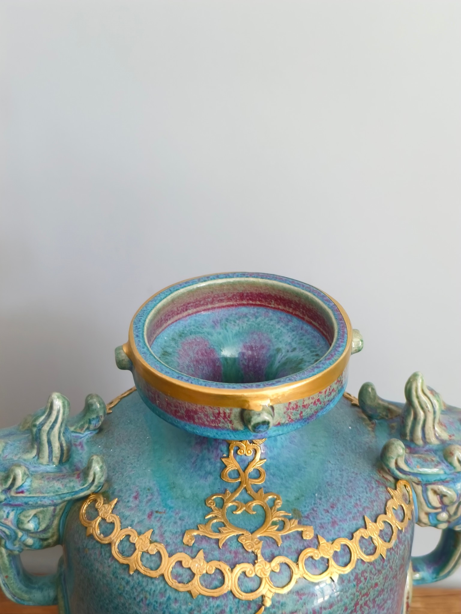 Jun porcelain kiln engraving gold double-eared dragon vase - Image 3 of 9