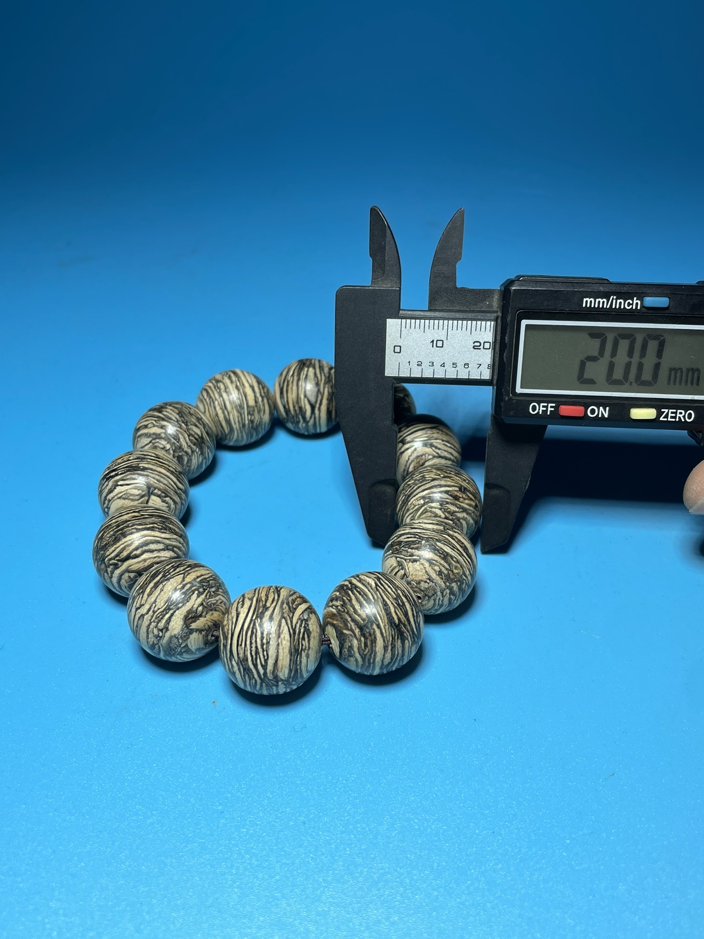 Fine collection of agarwood bracelets - Bild 8 aus 8