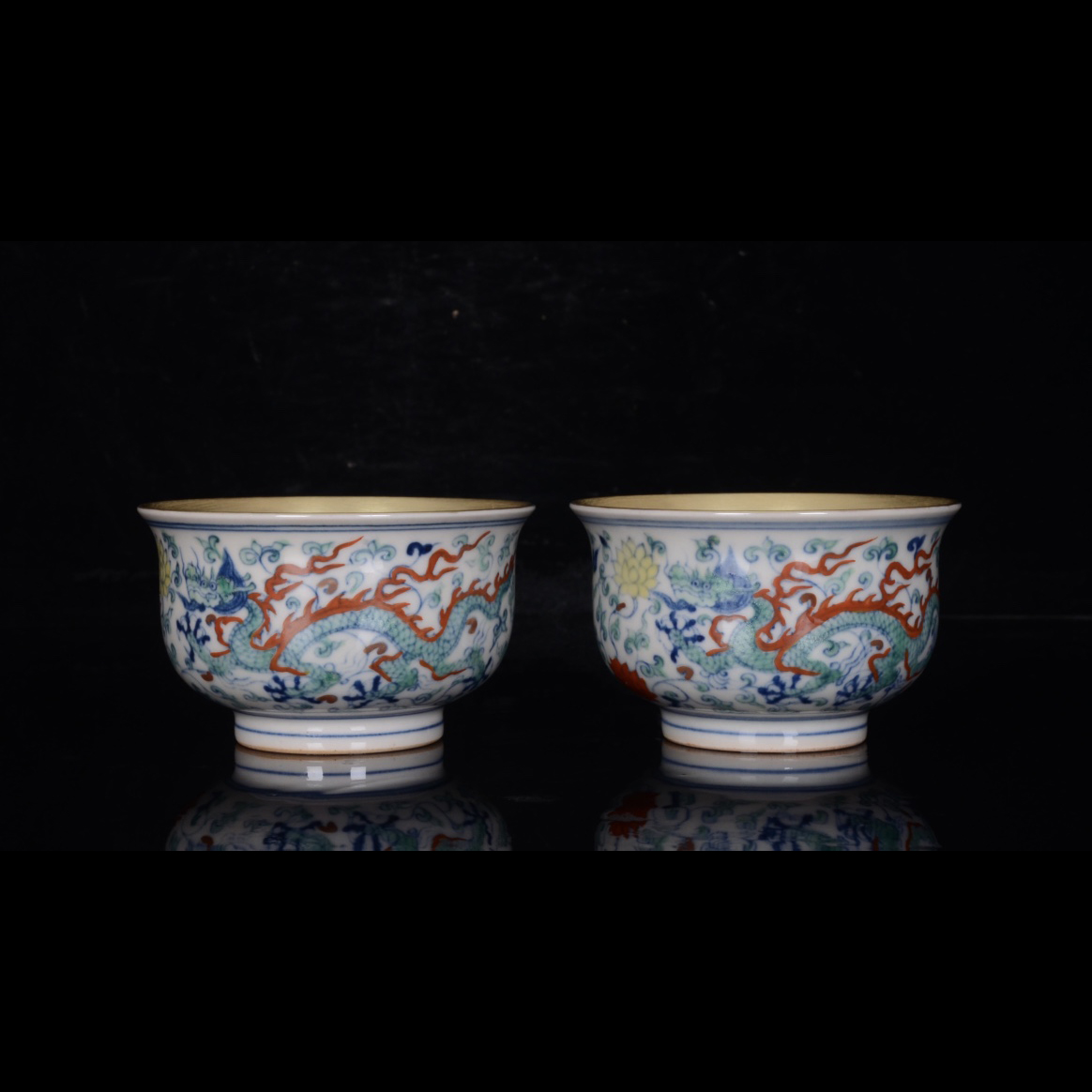 A pair of red-bodied bucket-colored gilt hand cups with double-dragon pattern, Chenghua, Ming Dynast