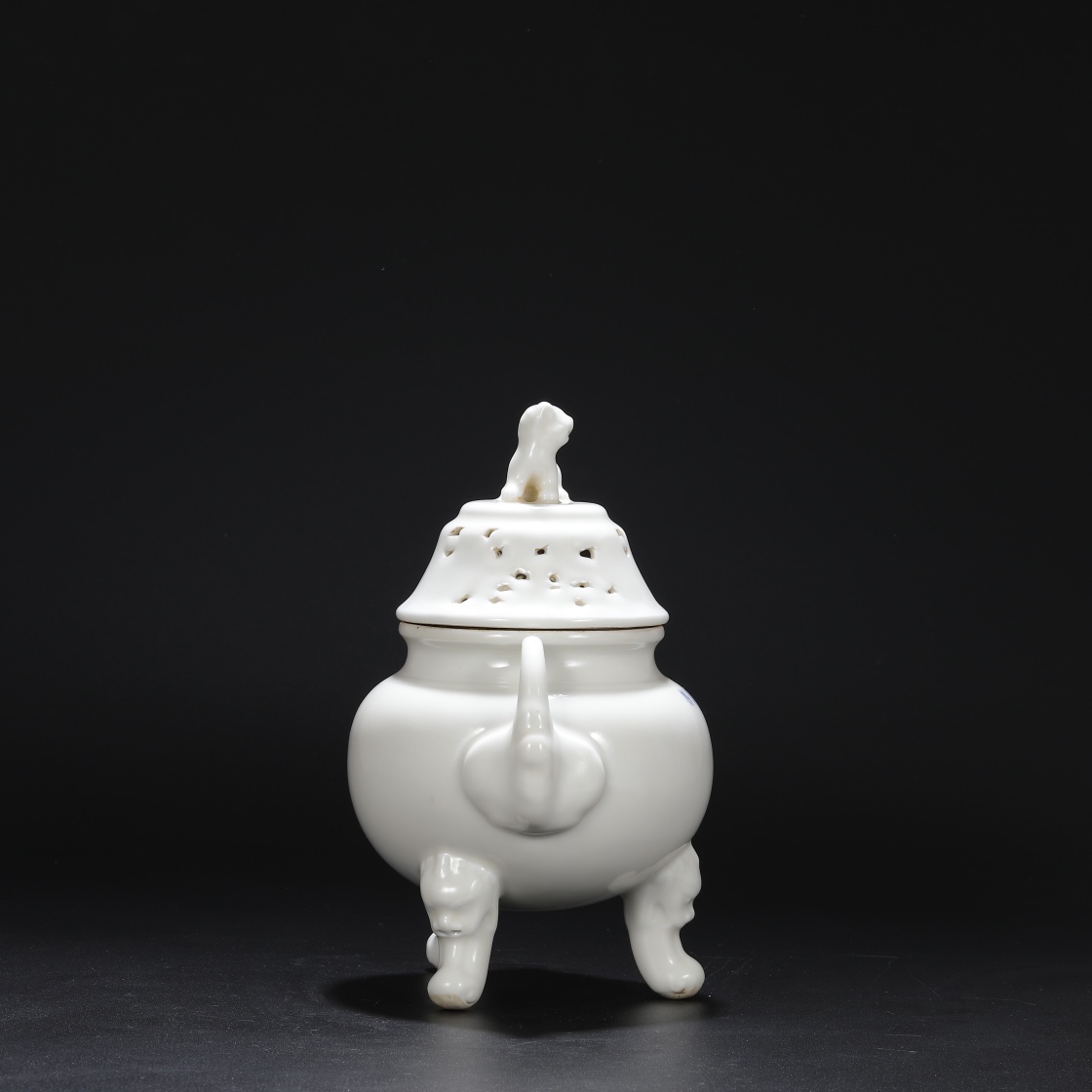 Ming Dynasty Yongle Sweet White Glaze Hollow Elephant Ear Lid Jar Smoked Stove - Image 8 of 9