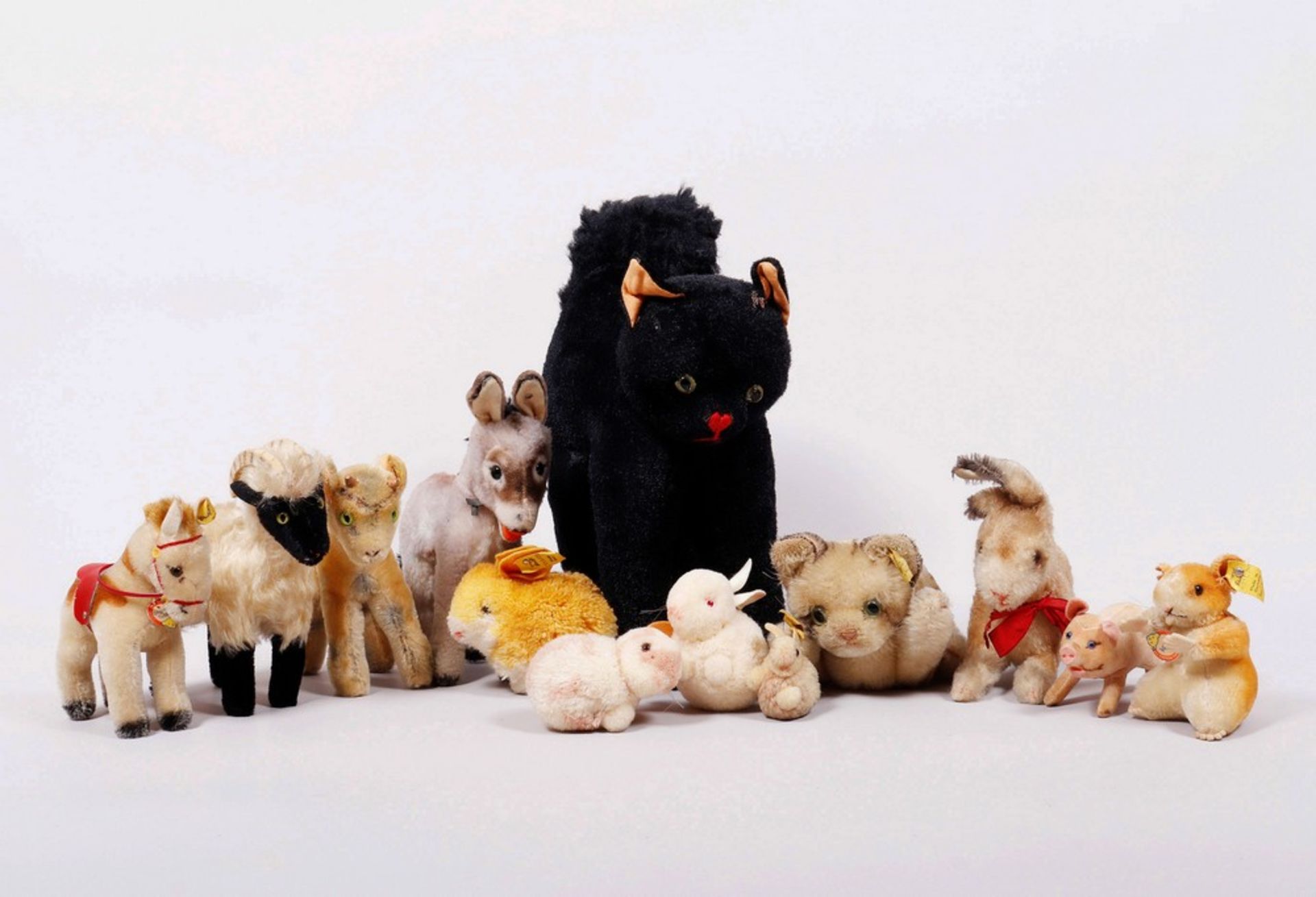Mixed lot of softtoys, domestic and farm animals, Steiff and others, middle/2nd. Half 20th C., 13 p