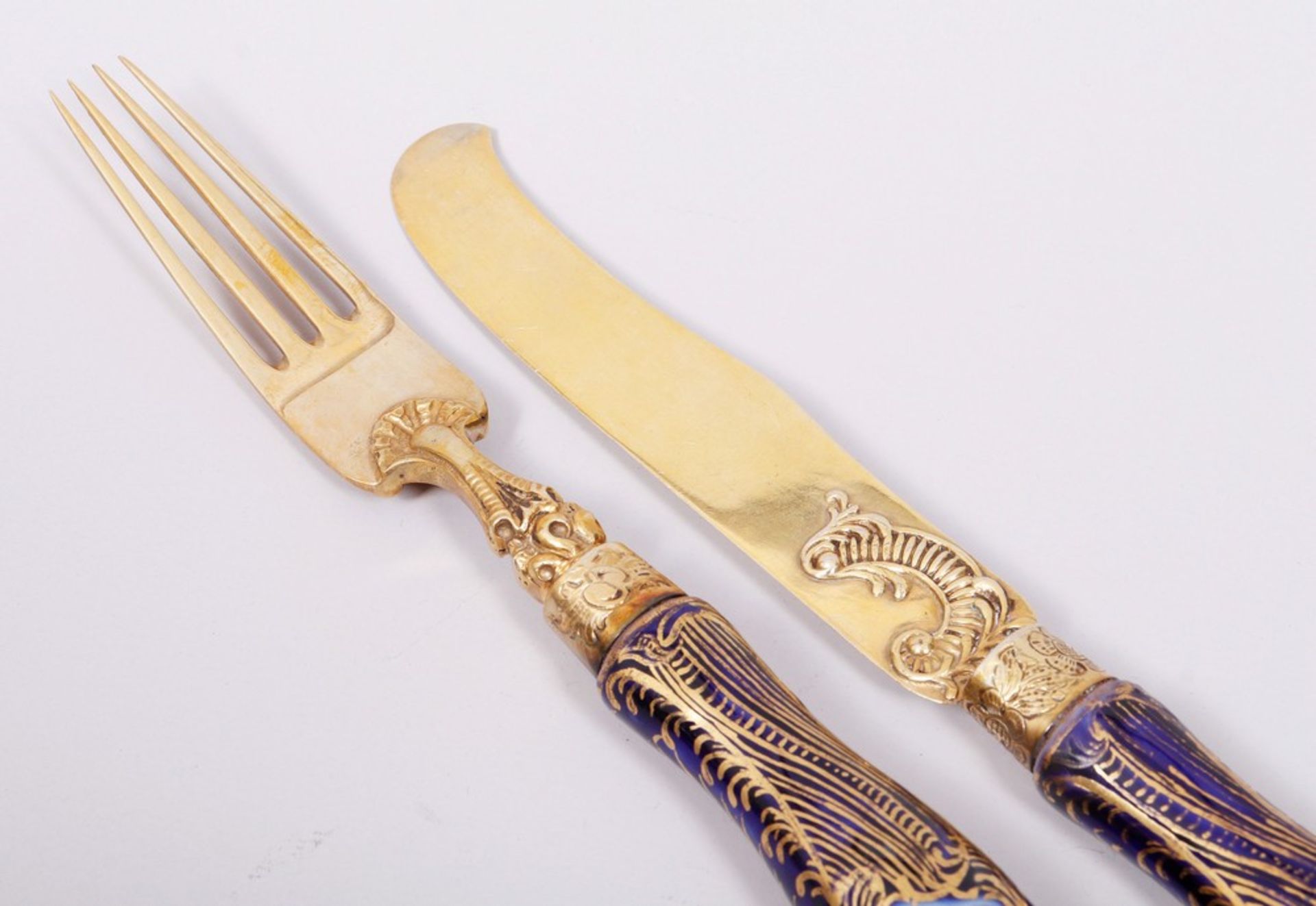 Late Baroque dining knife and fork, silver/gilt, probably German, mid-18th C. - Image 2 of 5