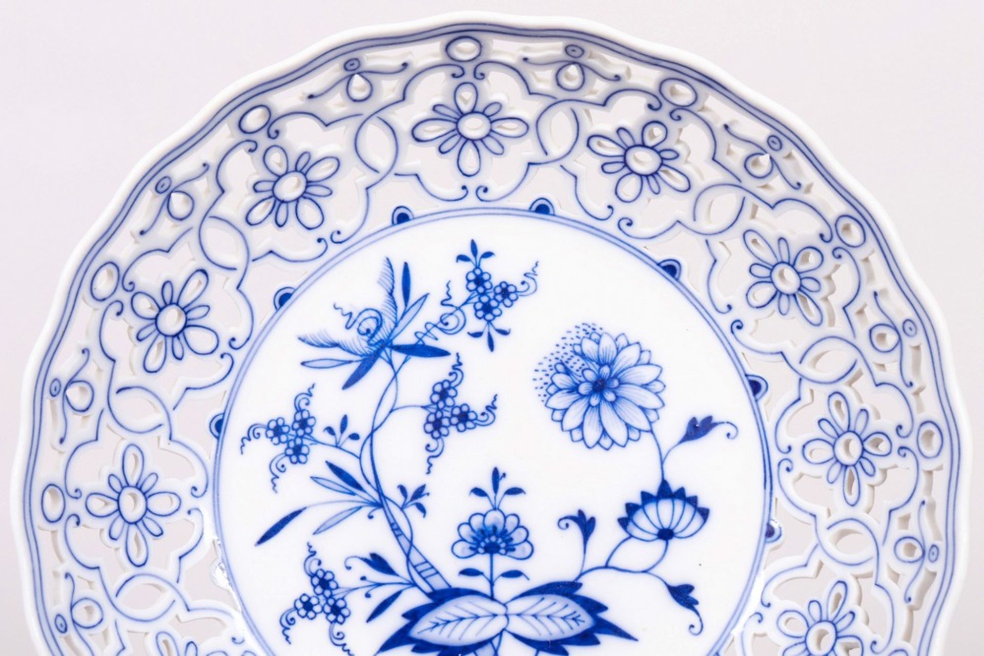 Foot bowl, Meissen, “onion pattern” decor, c. 1900 - Image 3 of 7