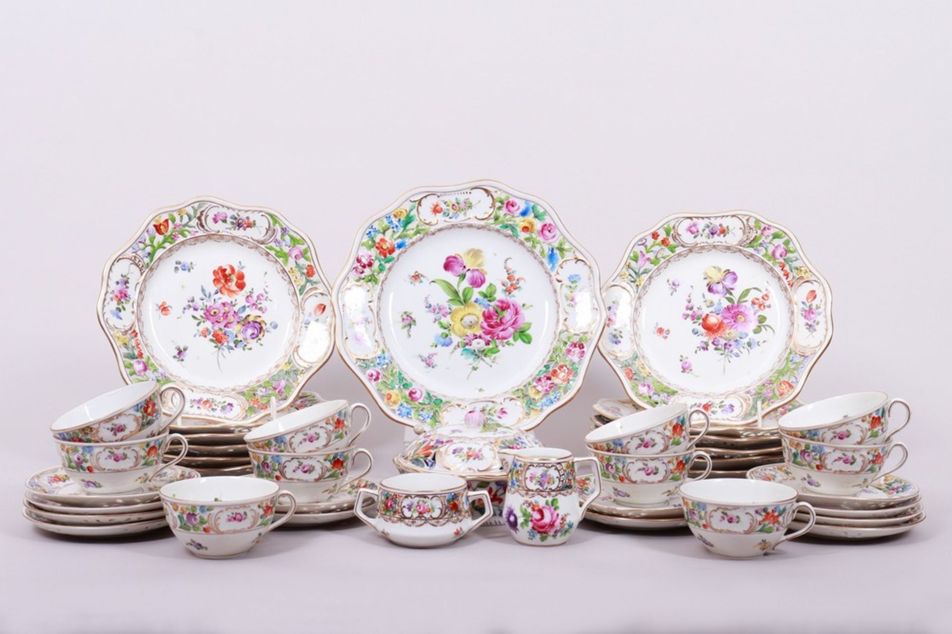 Rest of tea service with shield mark, floral decoration, 1st half 20th C.