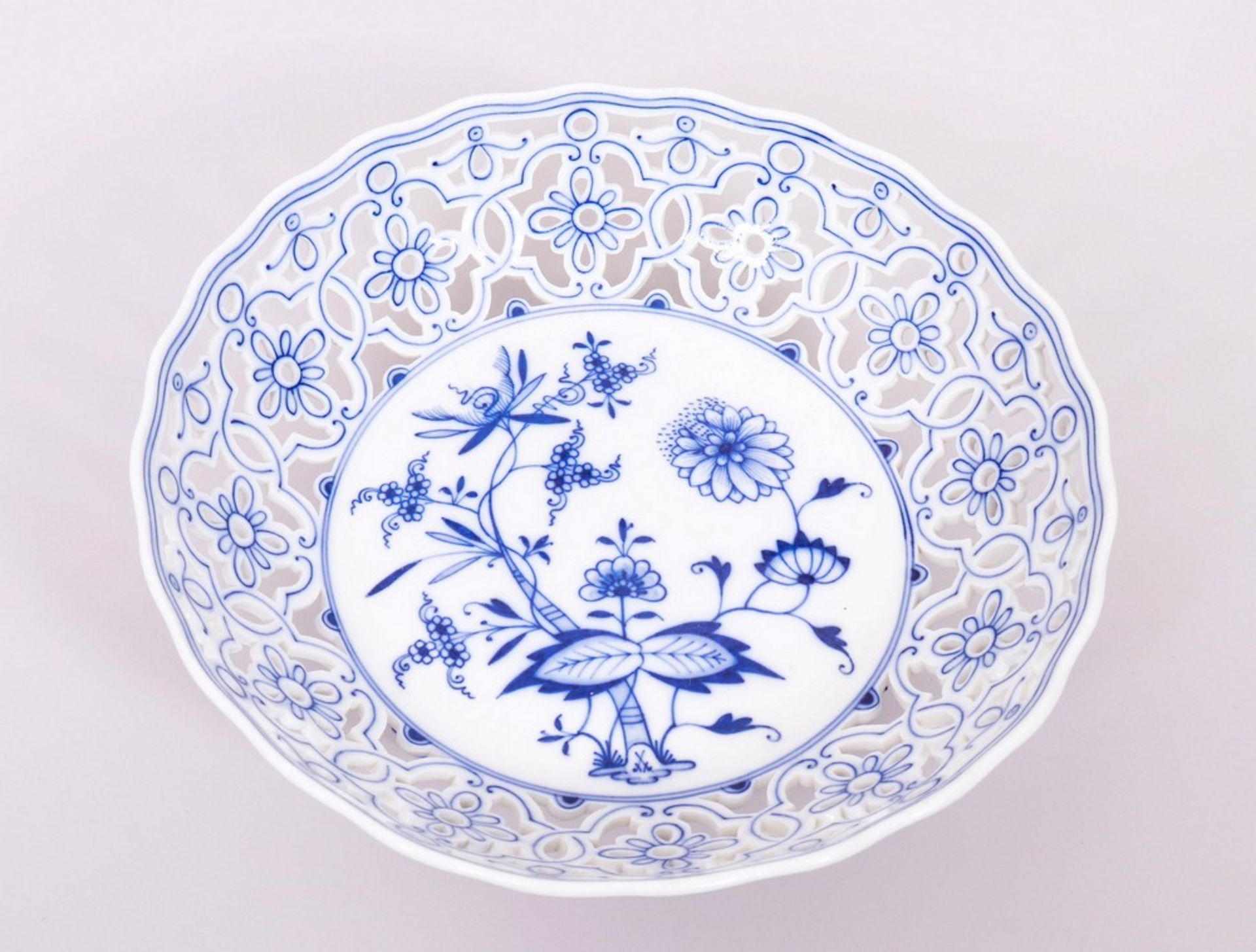 Foot bowl, Meissen, “onion pattern” decor, c. 1900 - Image 2 of 7
