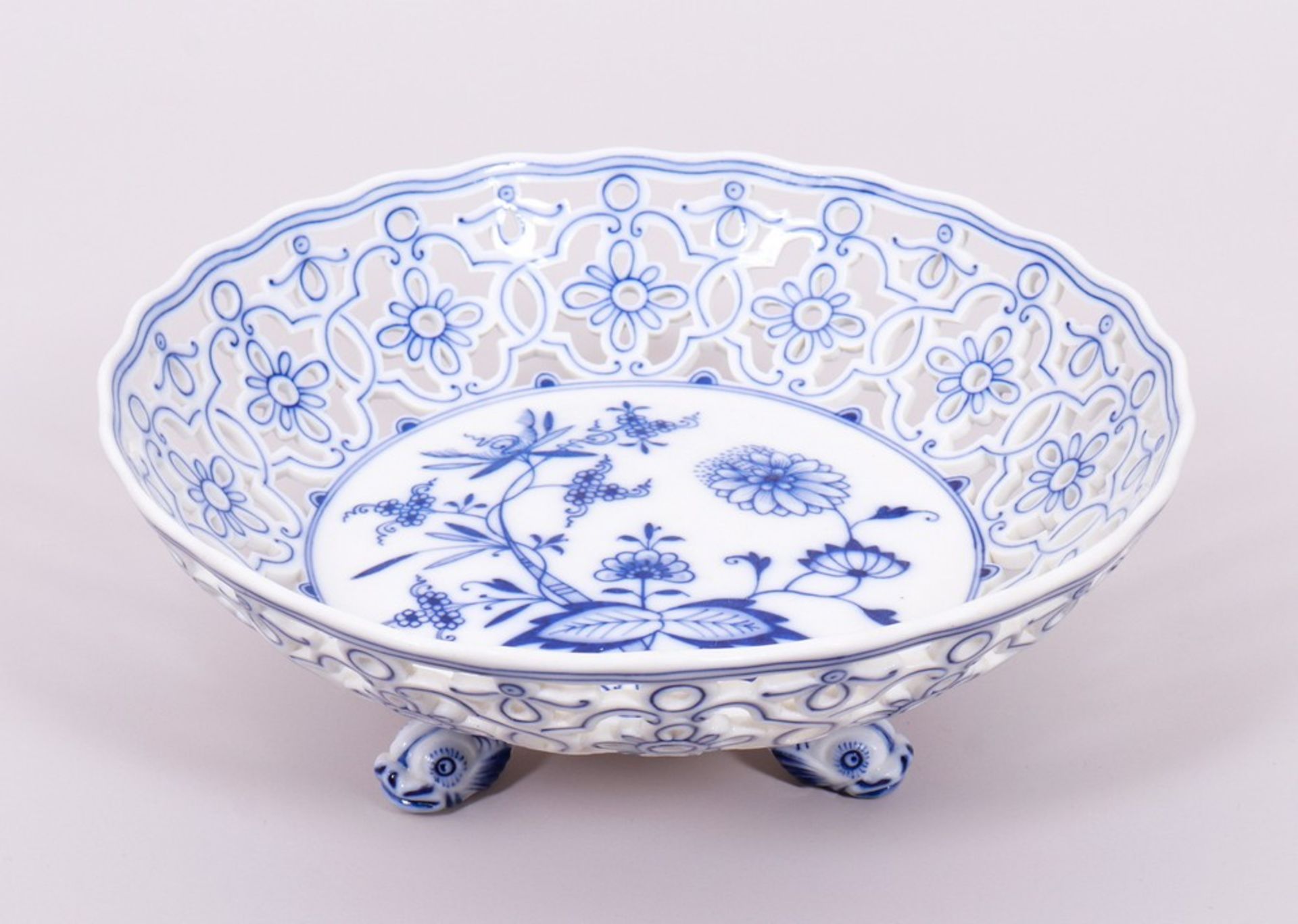 Foot bowl, Meissen, “onion pattern” decor, c. 1900