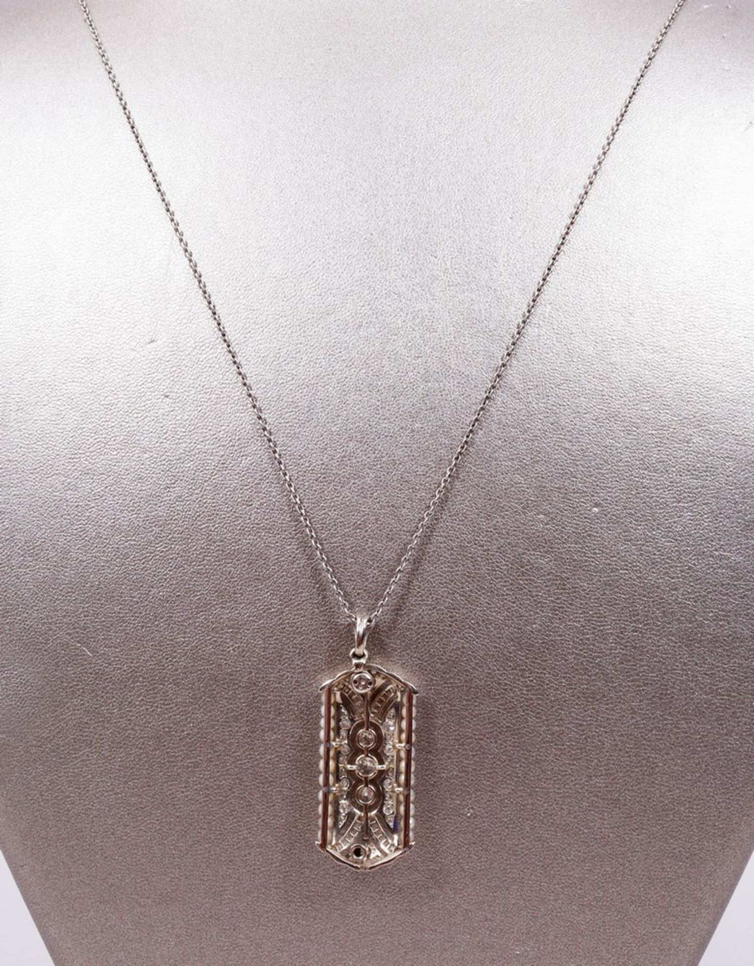 Art Deco pendant on chain - Image 3 of 3