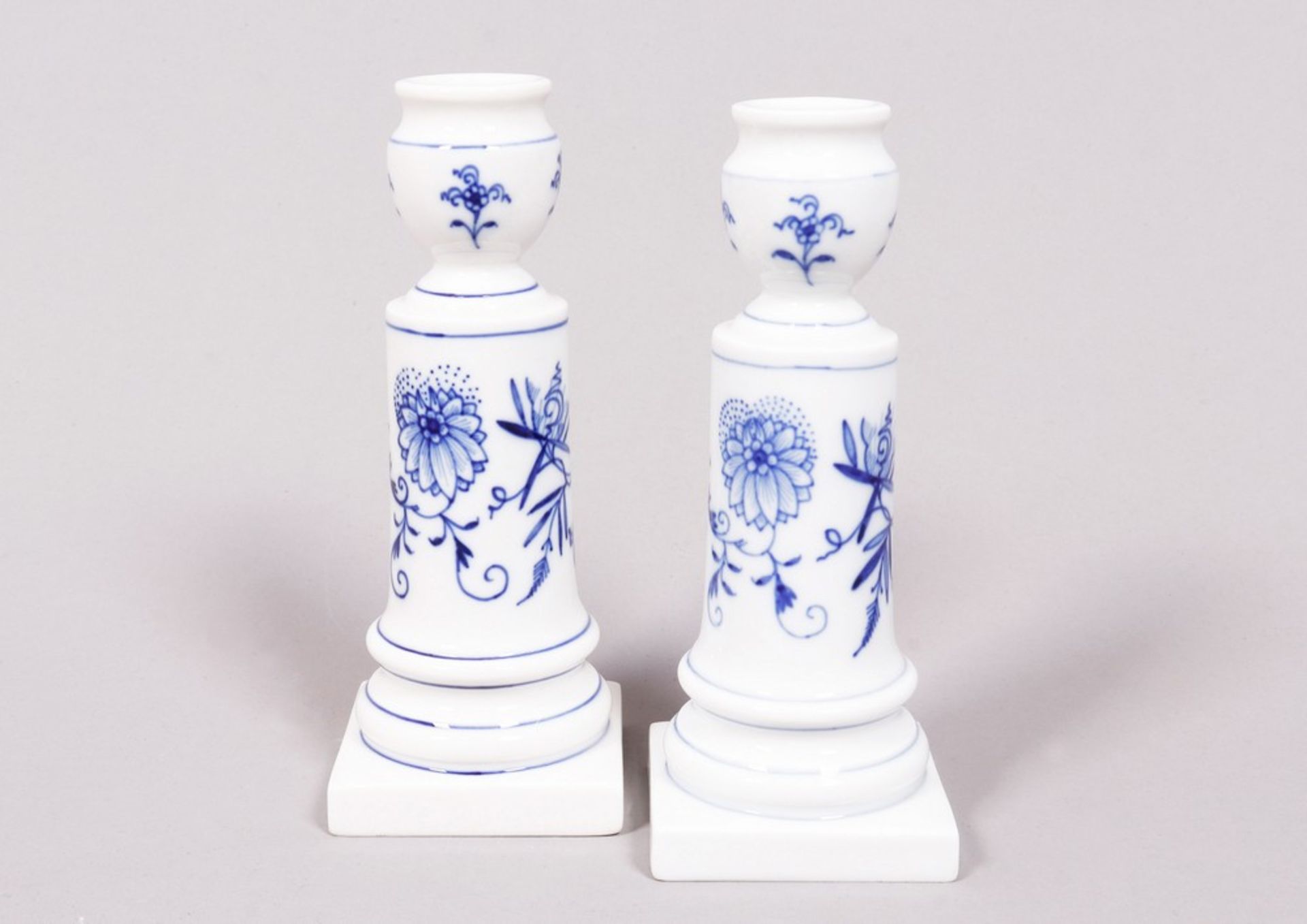 Pair of table candlesticks, Meissen, 20th C., “Zwiebelmuster” decor - Image 2 of 3