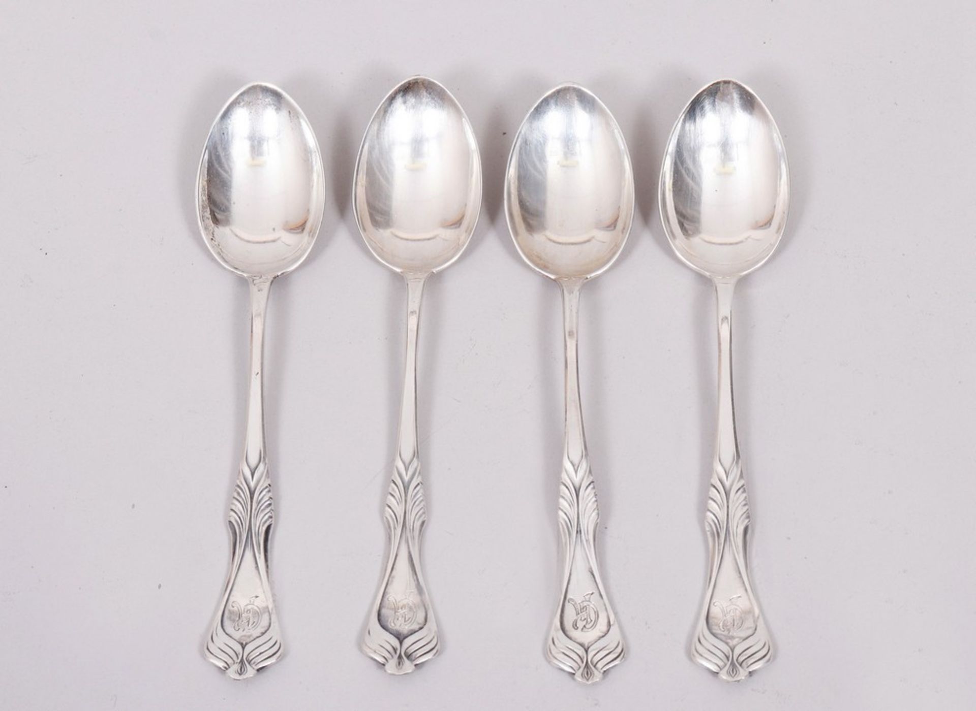 4 Art Nouveau mocha spoons, 800 silver, Vereinigte Silberwarenfabriken, Düsseldorf, c. 1900 - Image 2 of 5