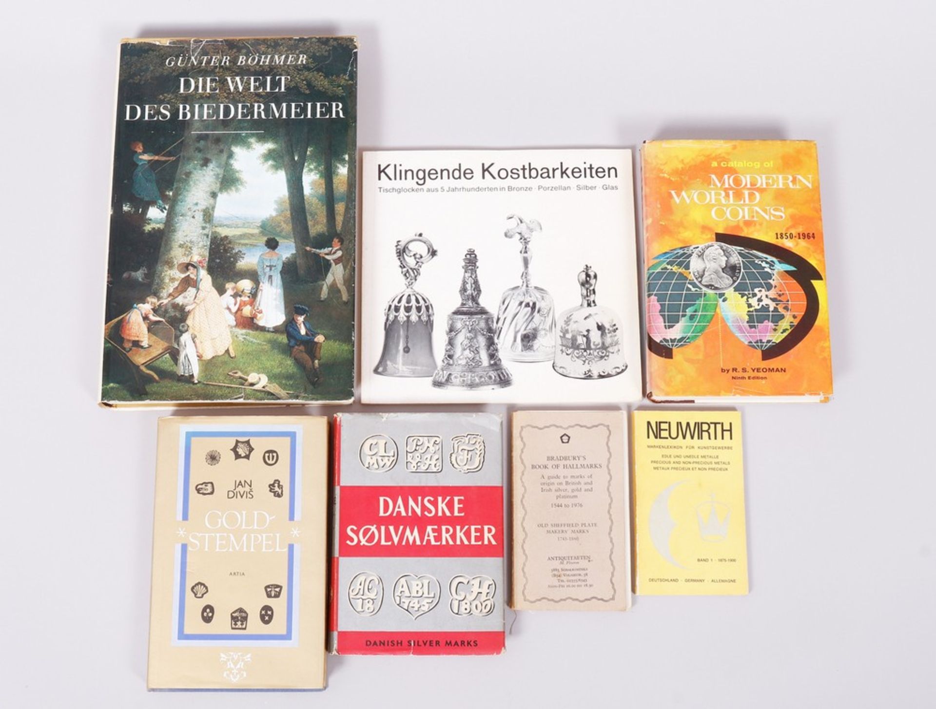 Mixed lot of specialist literature, silver, art, coins, 7 pieces.