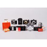 Mixed lot of cameras and accessories, Voigtländer/Kodak and others