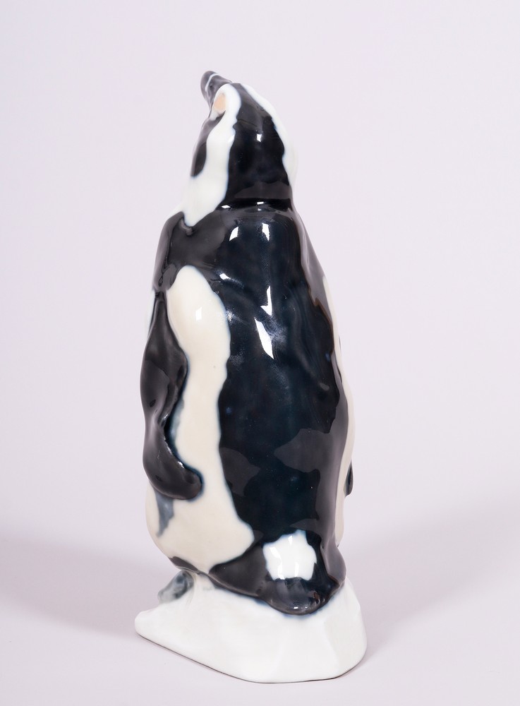 Großer Pinguin, Entwurf 1910 von Paul Walther für Meissen, Ausführung wohl um 1910-15, Knaufschwert - Bild 4 aus 7