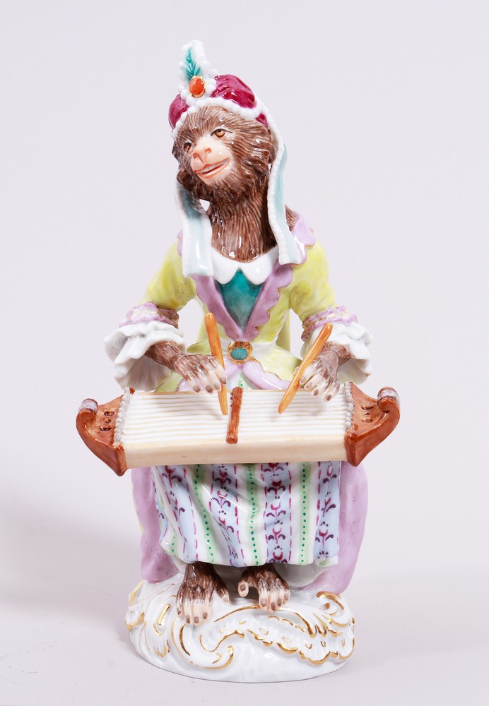 "Monkey with zither" for the "Affenkapelle", design 2019 by Silke Ebermann for Meissen, limited edi