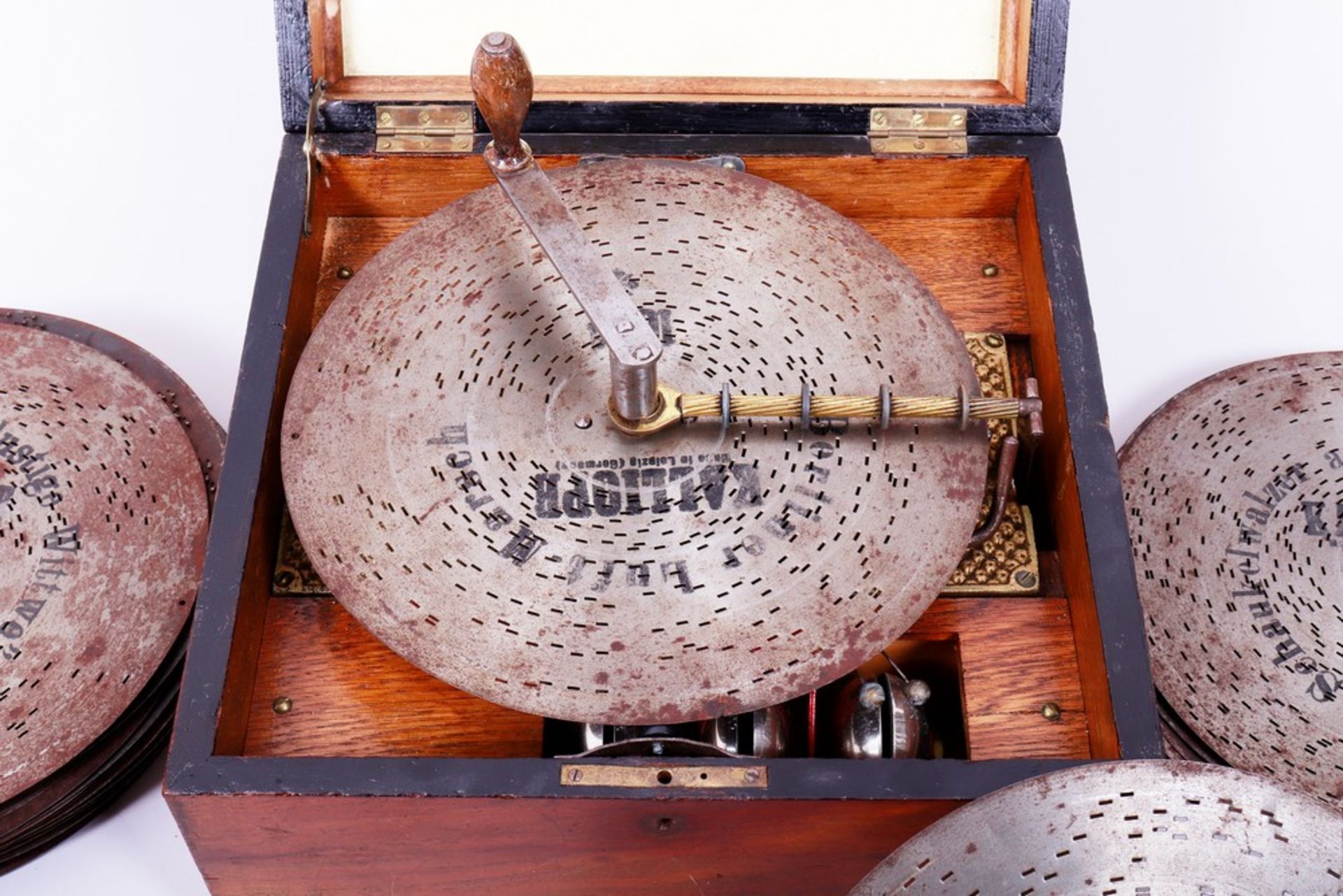 Music box with glockenspiel and perforated plates, Kalliope, Leipzig, c. 1900 - Image 4 of 5