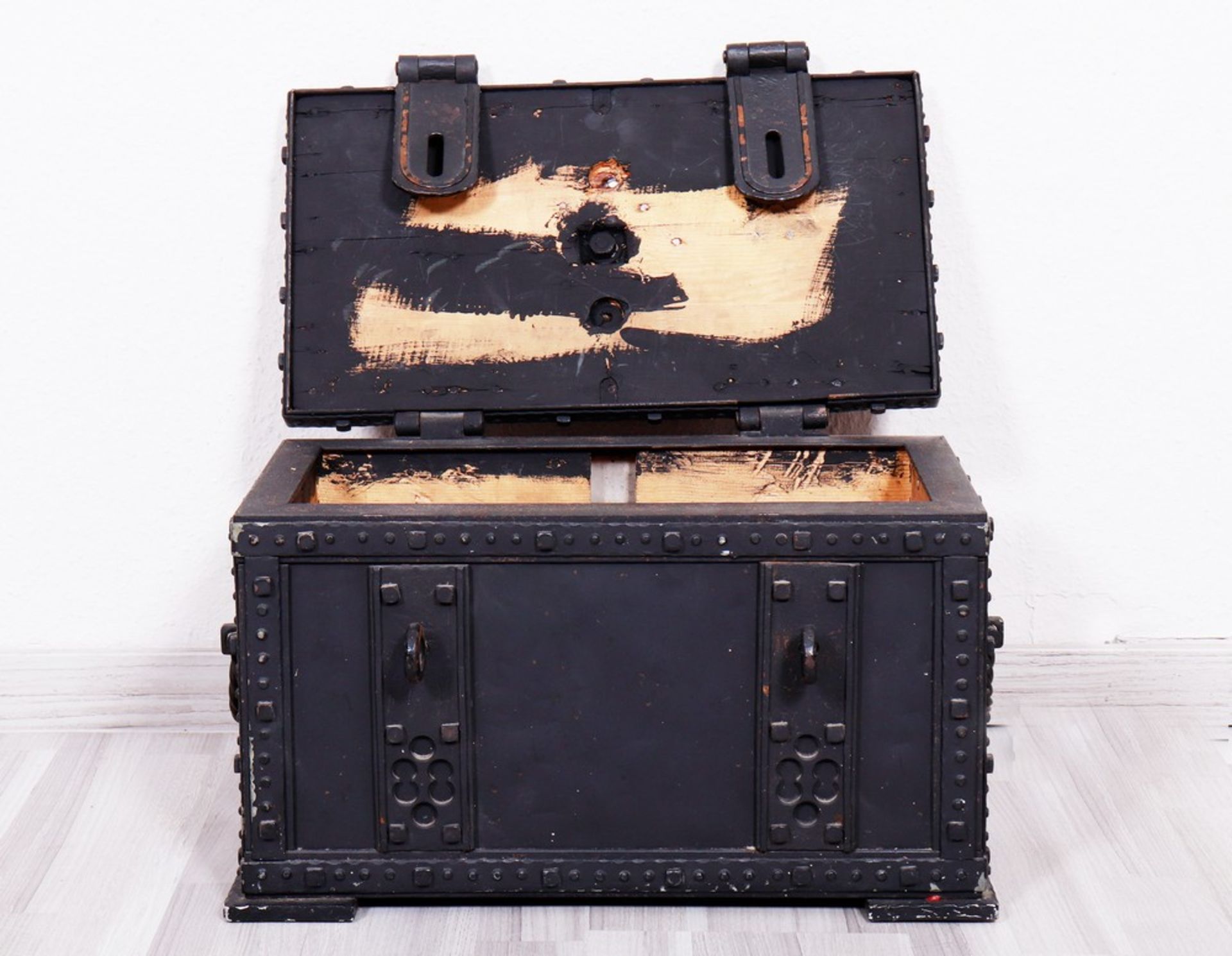 Small chest in the Renaissance style, probably German, c. 1900 - Image 3 of 5