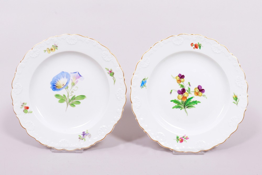 Two plates, Meissen, “Deutsche Blune" (German Flower) decor, Knaufzeit (c. 1900), 2nd choice