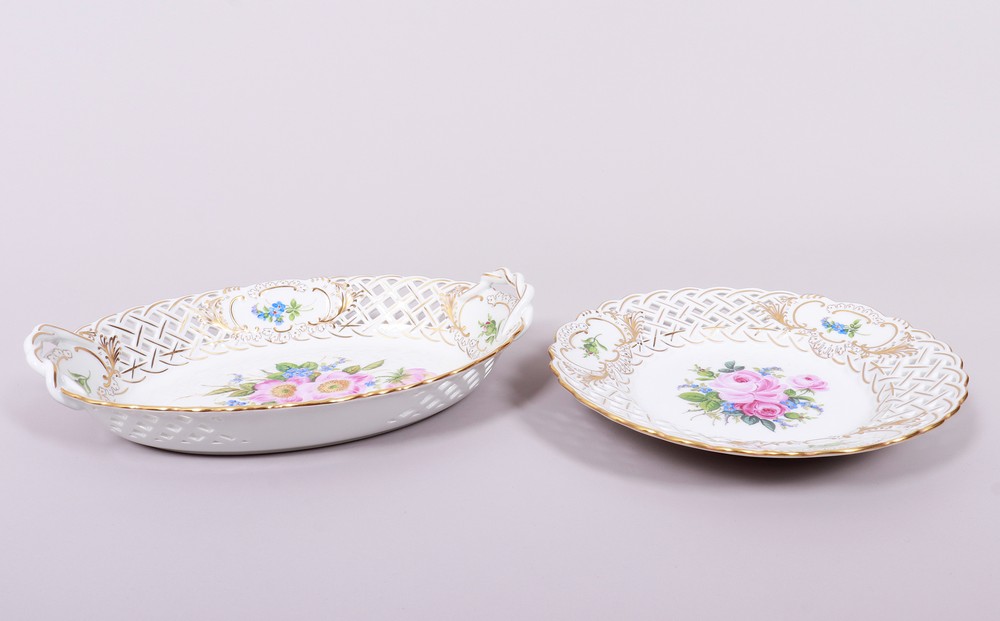 A three-piece collection of porcelain with an openwork edge, Meissen, 20th C. - Image 3 of 6