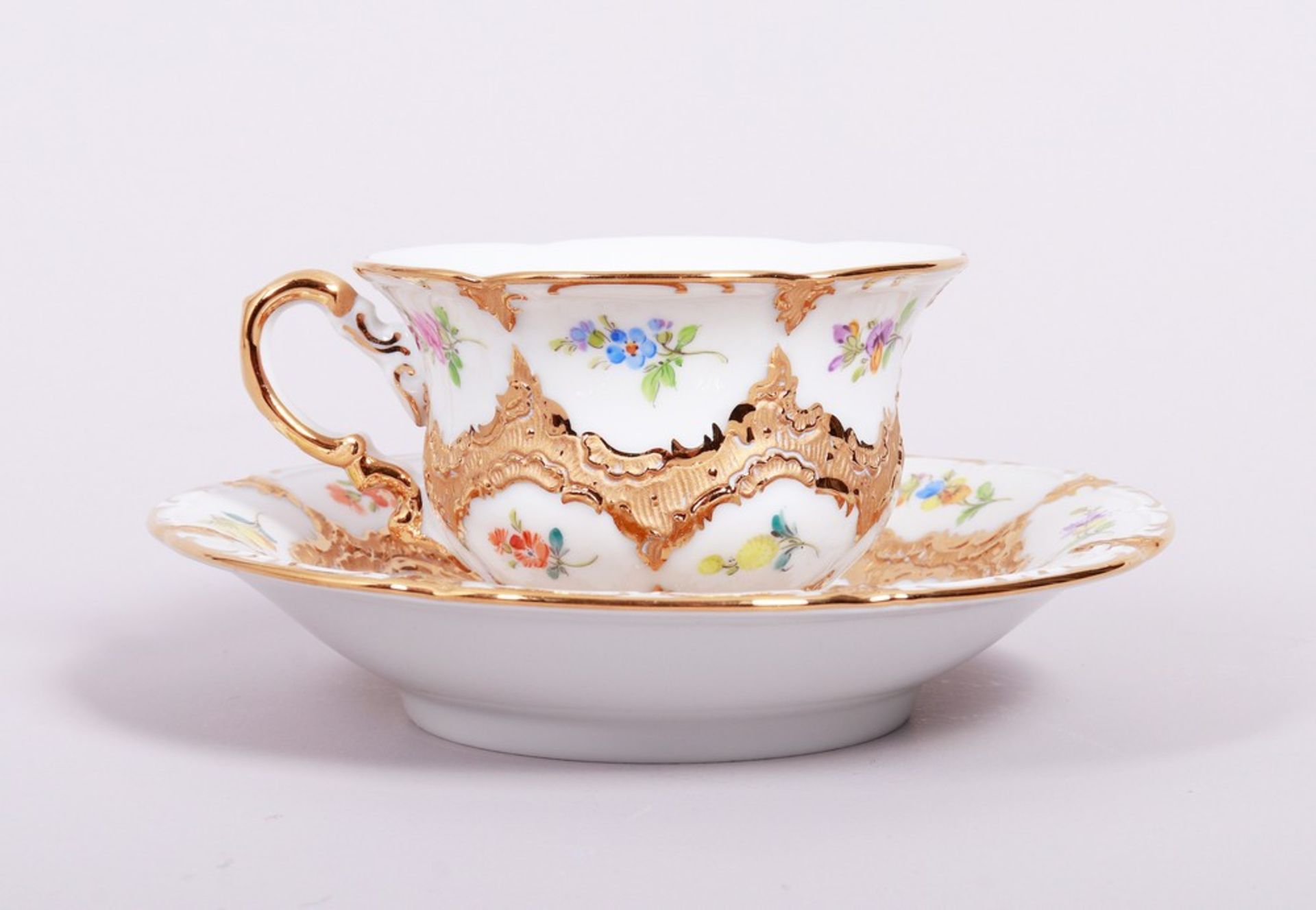 Cup and saucer, Meissen, B-shape, decor "Streublümchen", 2nd half 20th C. - Image 3 of 4