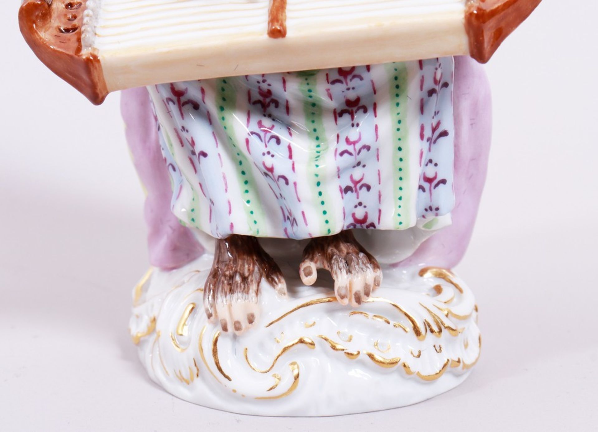 "Monkey with zither" for the "Affenkapelle", design 2019 by Silke Ebermann for Meissen, limited edi - Image 6 of 12