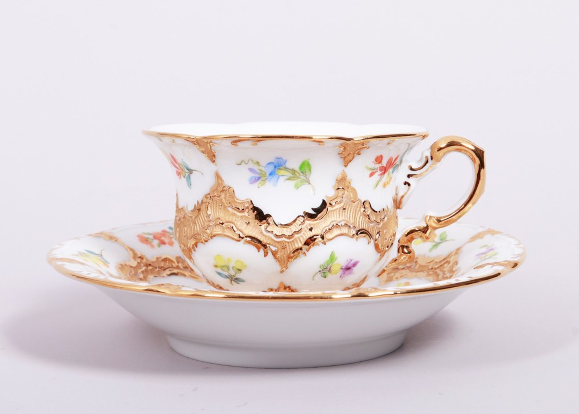 Cup and saucer, Meissen, B-shape, decor "Streublümchen", 2nd half 20th C. - Image 2 of 4