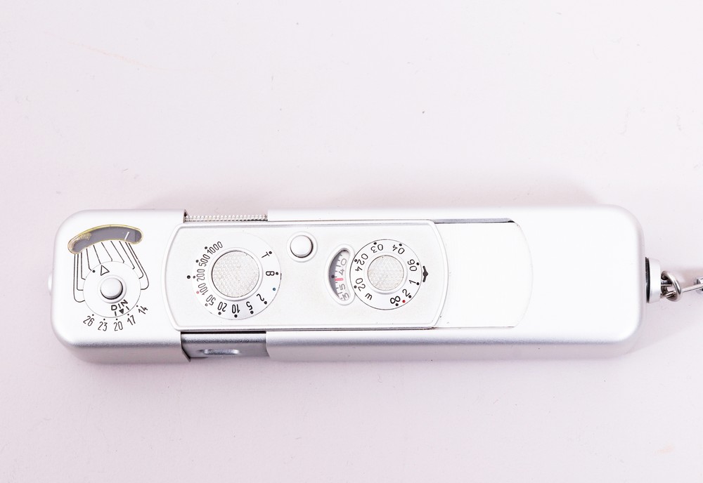 2 miniature cameras, Minox B and Minox C, 20th C. - Image 3 of 6