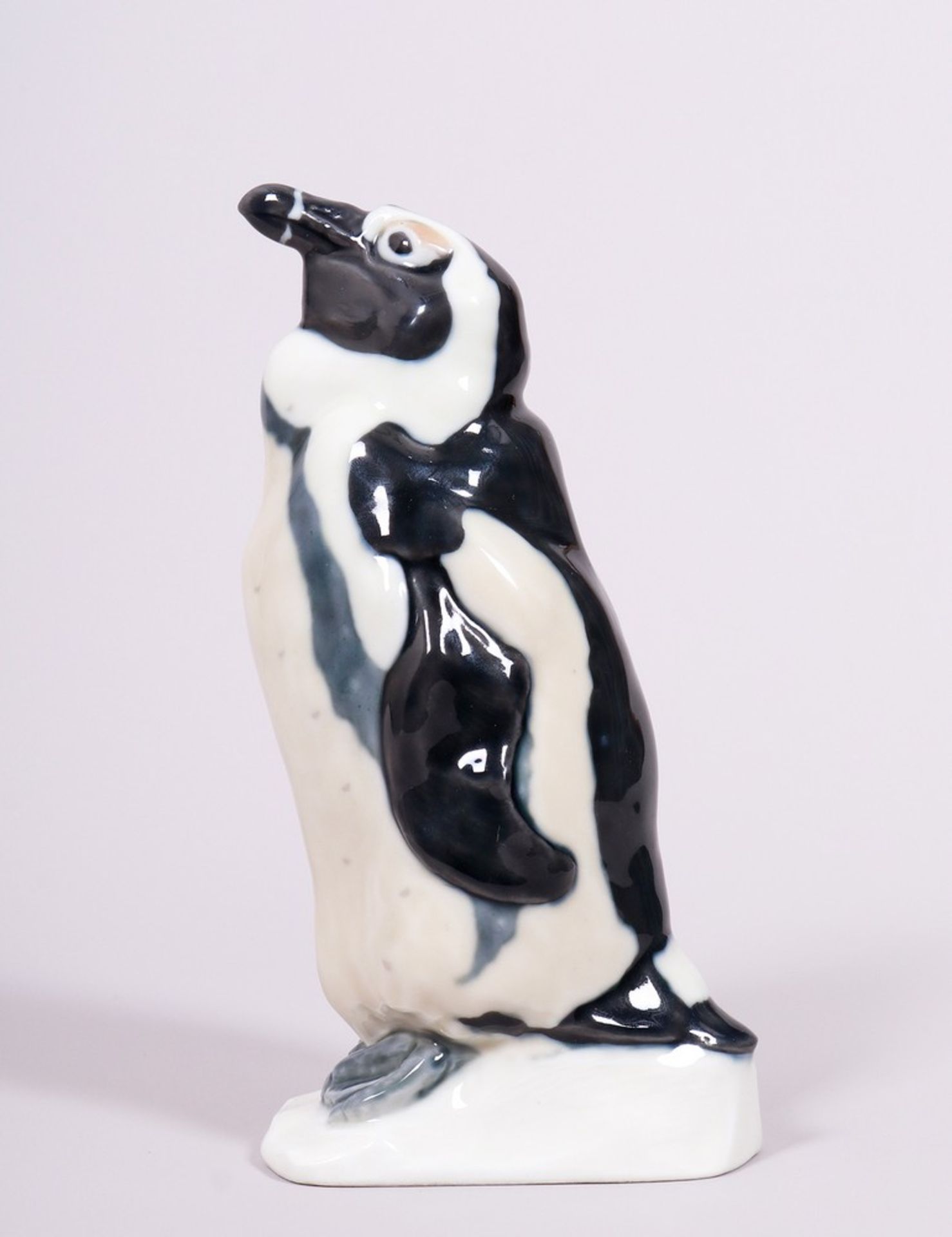 Großer Pinguin, Entwurf 1910 von Paul Walther für Meissen, Ausführung wohl um 1910-15, Knaufschwert - Bild 3 aus 7